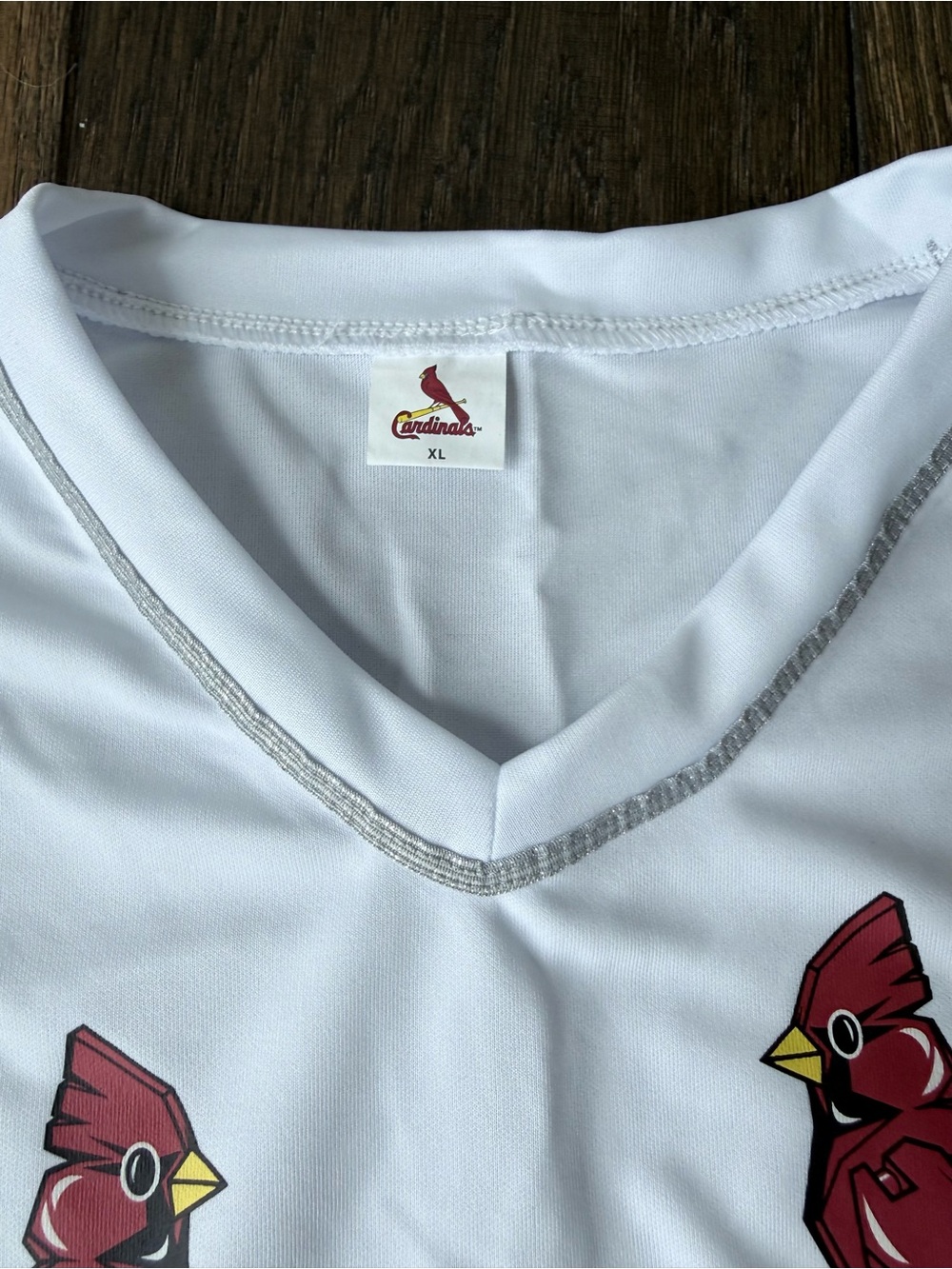 St. Louis Cardinals Glitter Trim V-Neck Shirt XL Unisex - Picture 5 of 5